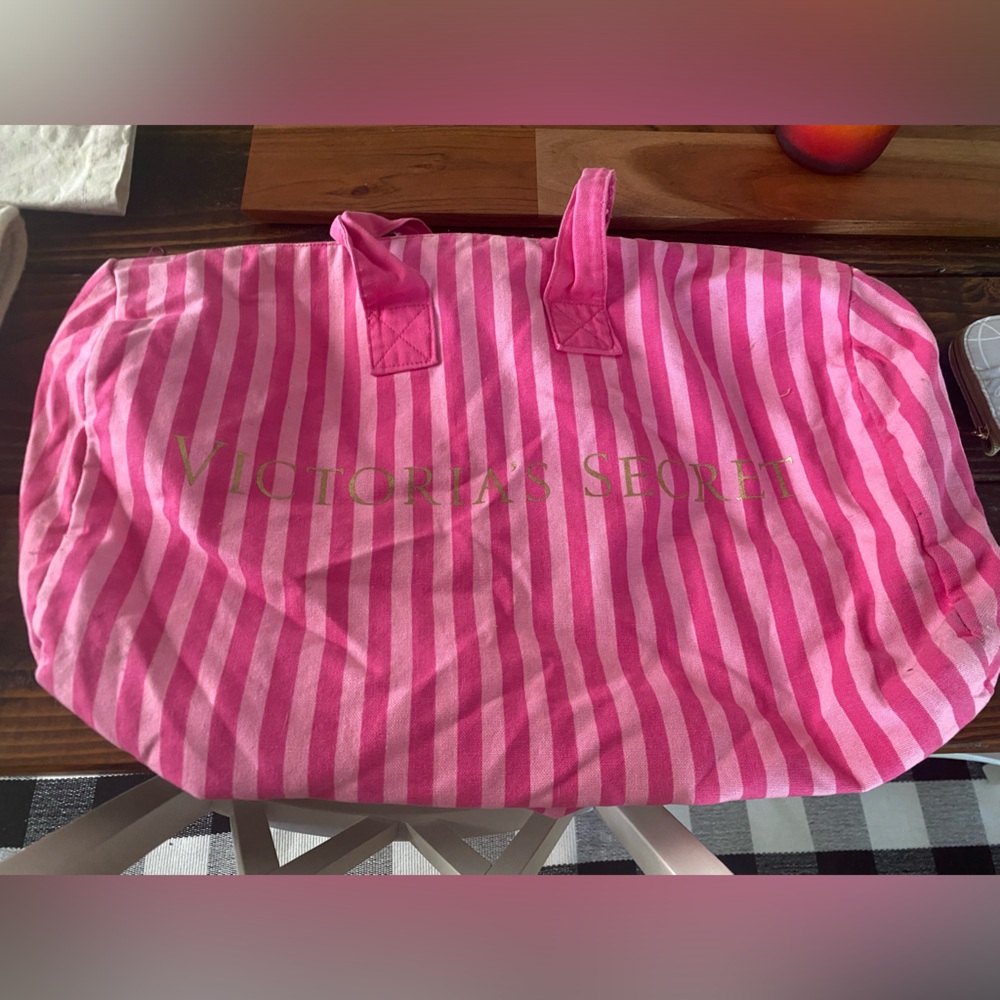 Victoria’s Secret weekender and tote bag
